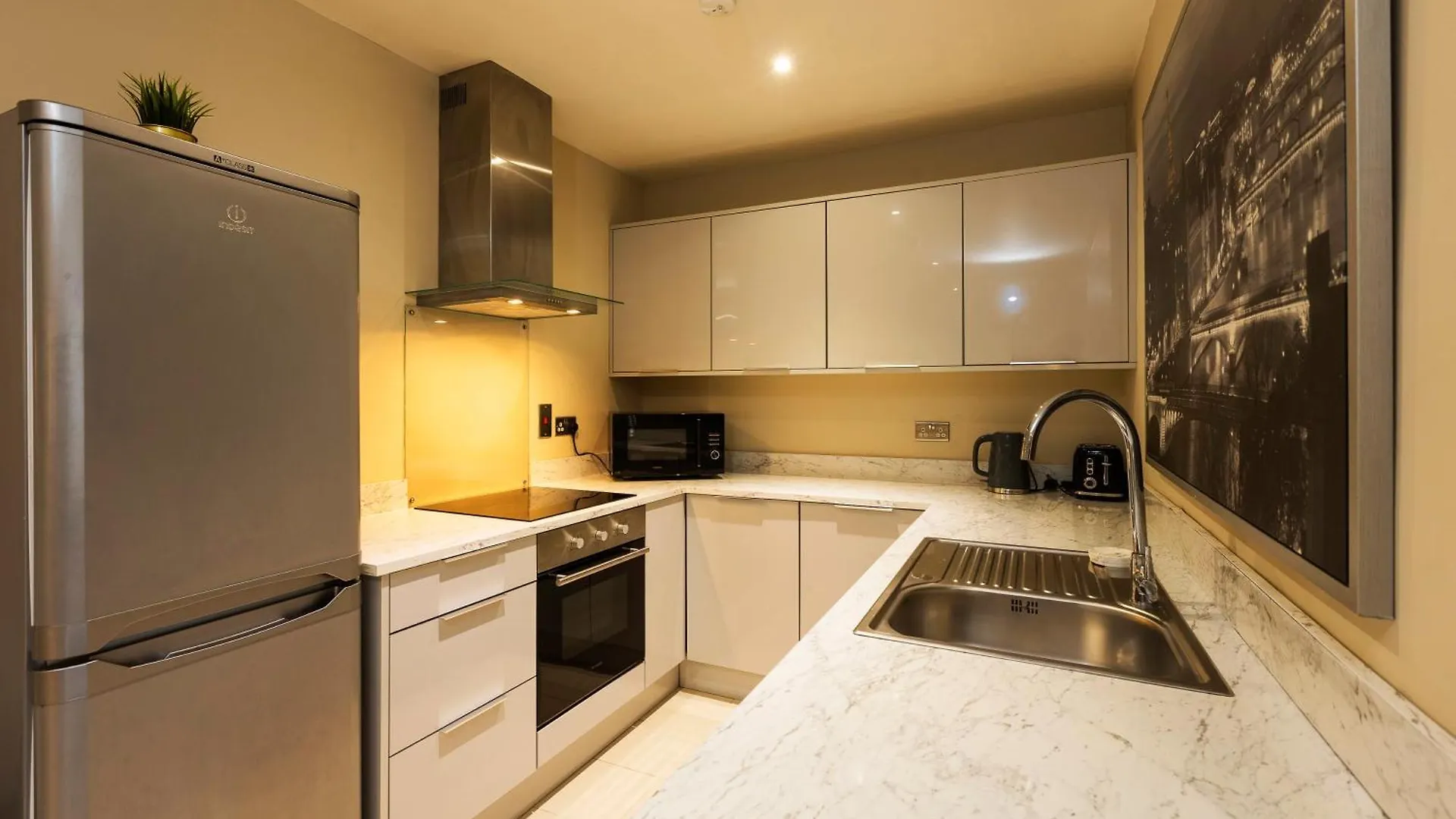 The Monet - Chic 1 Bd Apt -Gold Short Term Stays Belfast